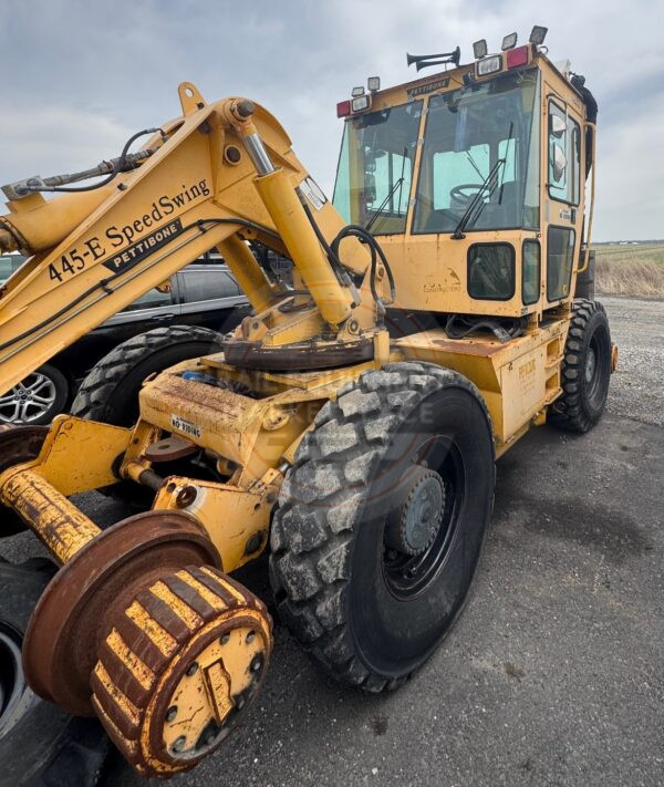 2010 Pettibone 445E Work ready 445E HyRail Speedswing REM_1847-SS - Image 9